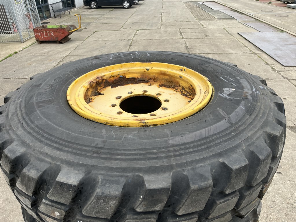 14.00 R24 te koop bij Jaap Verboon