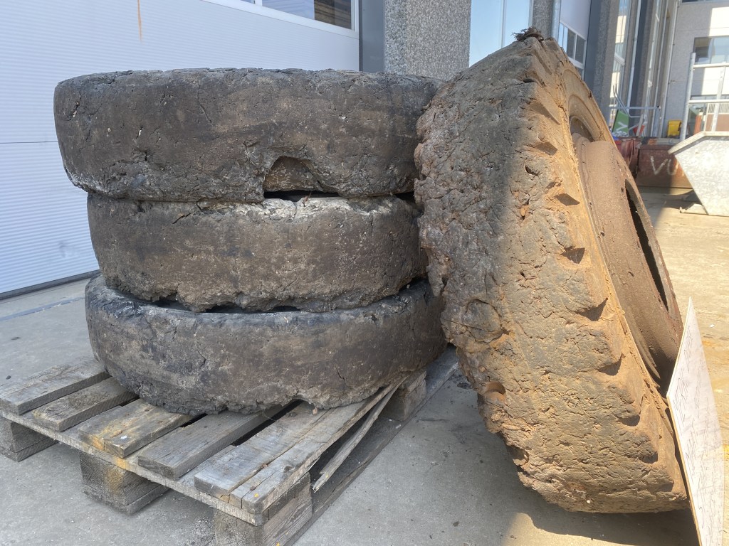 900x20 volrubber te koop bij Jaap Verboon