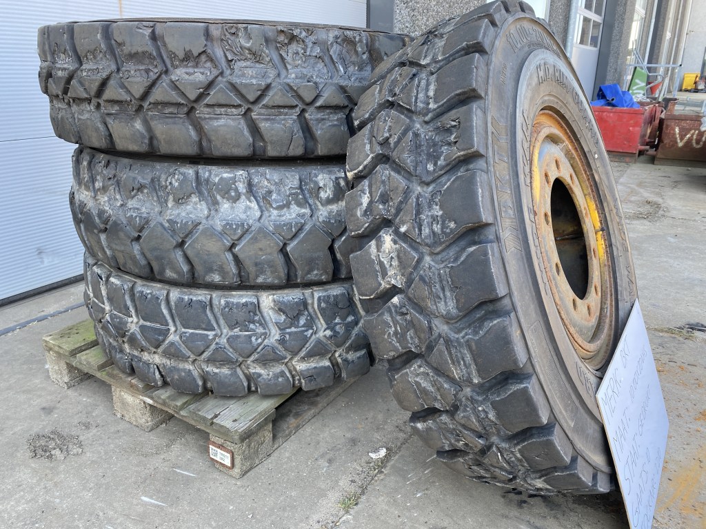 BKT 10.00x20NHS te koop bij Jaap Verboon