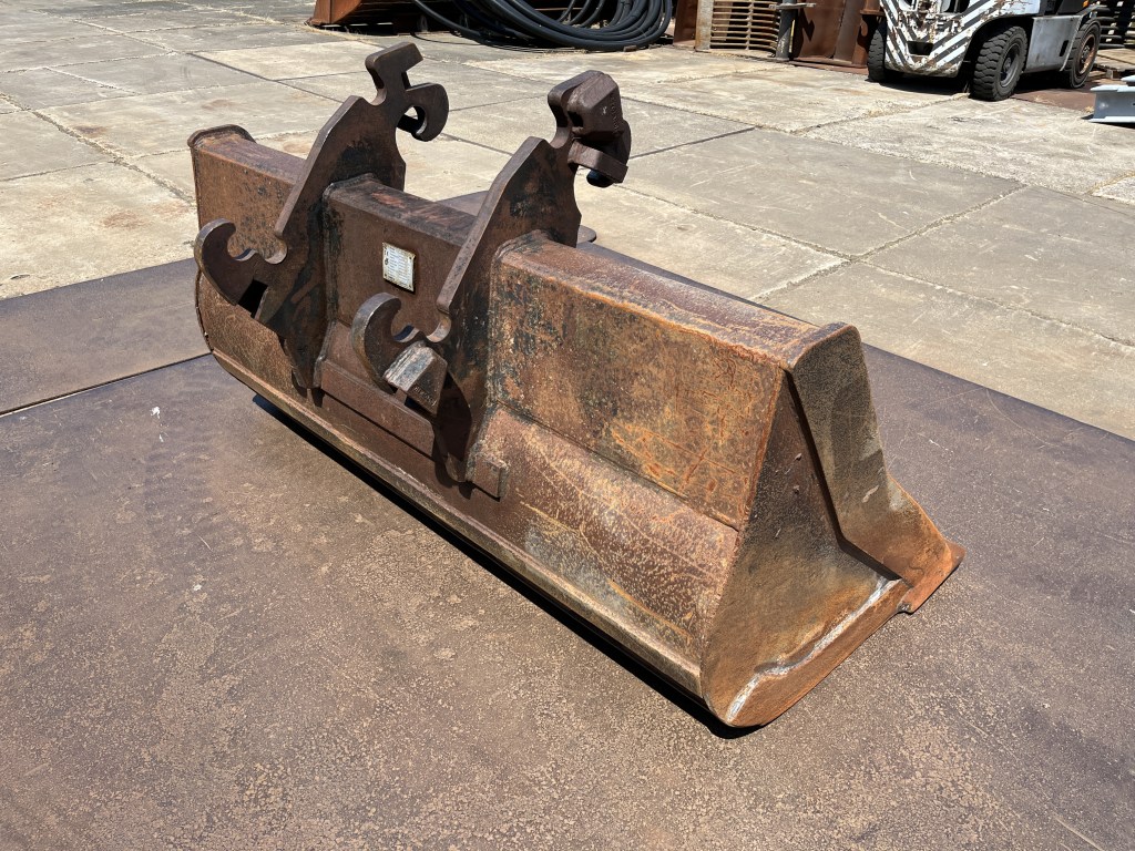 CKlein 200cm bucket te koop bij Jaap Verboon