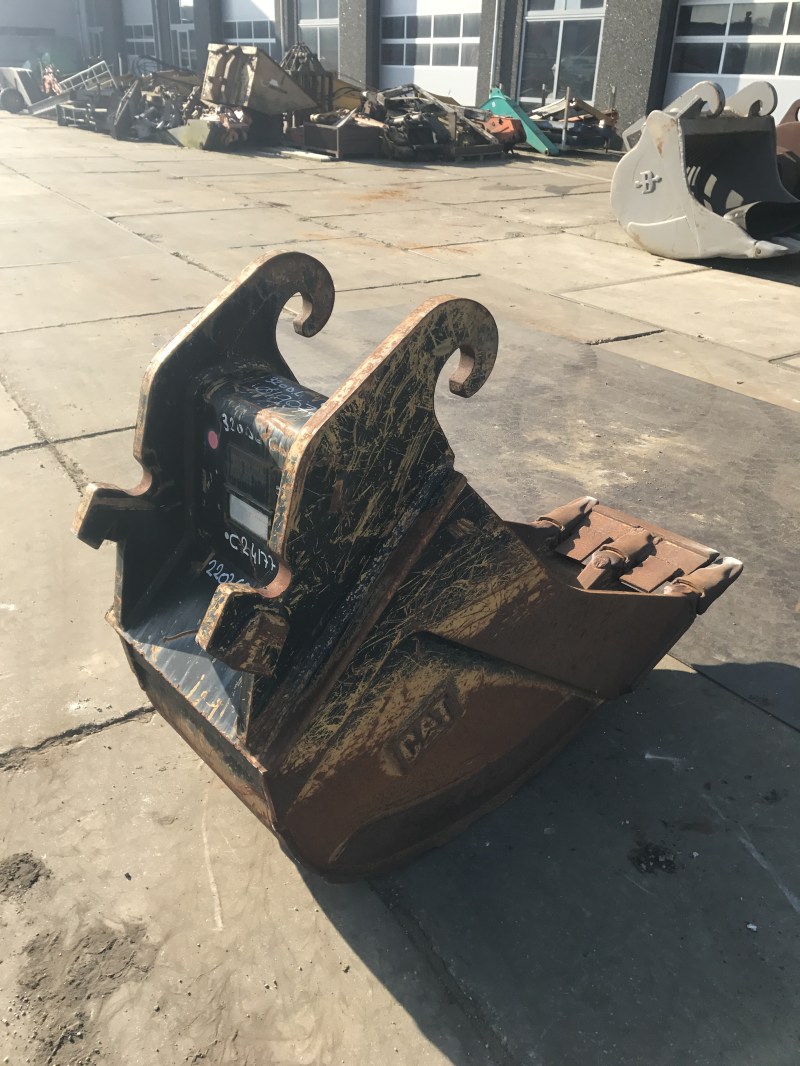 Caterpillar smalle tandenbak34 te koop bij Jaap Verboon