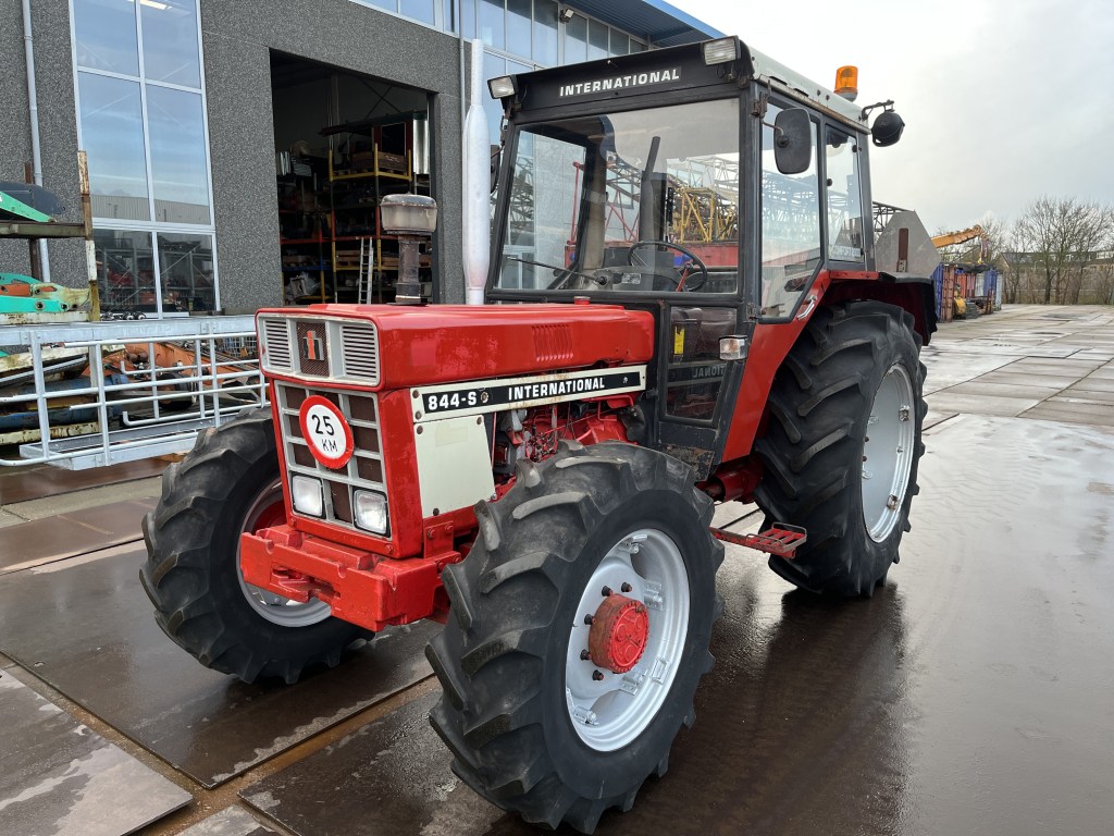 International 844 S te koop bij Jaap Verboon