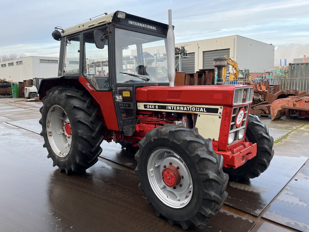 International 844 S te koop bij Jaap Verboon