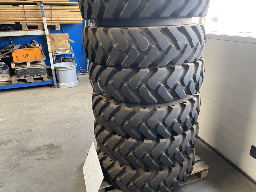 Kumho 1000x20 te koop bij Jaap Verboon