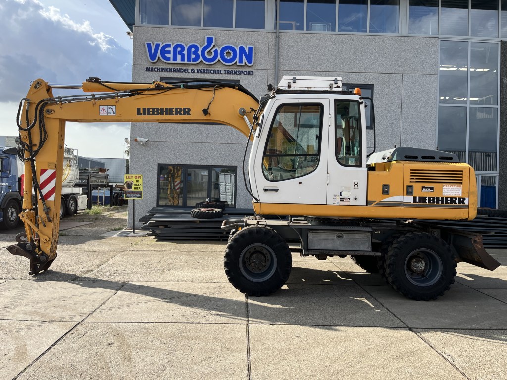 Liebherr A900 C 2003 te koop bij Jaap Verboon