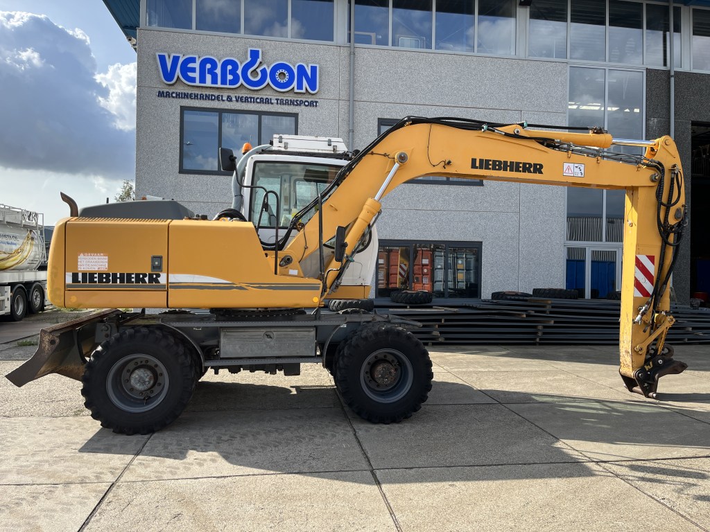 Liebherr A900 C 2003 te koop bij Jaap Verboon