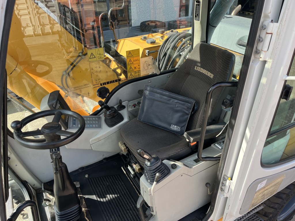 Liebherr A900 C 2003 te koop bij Jaap Verboon