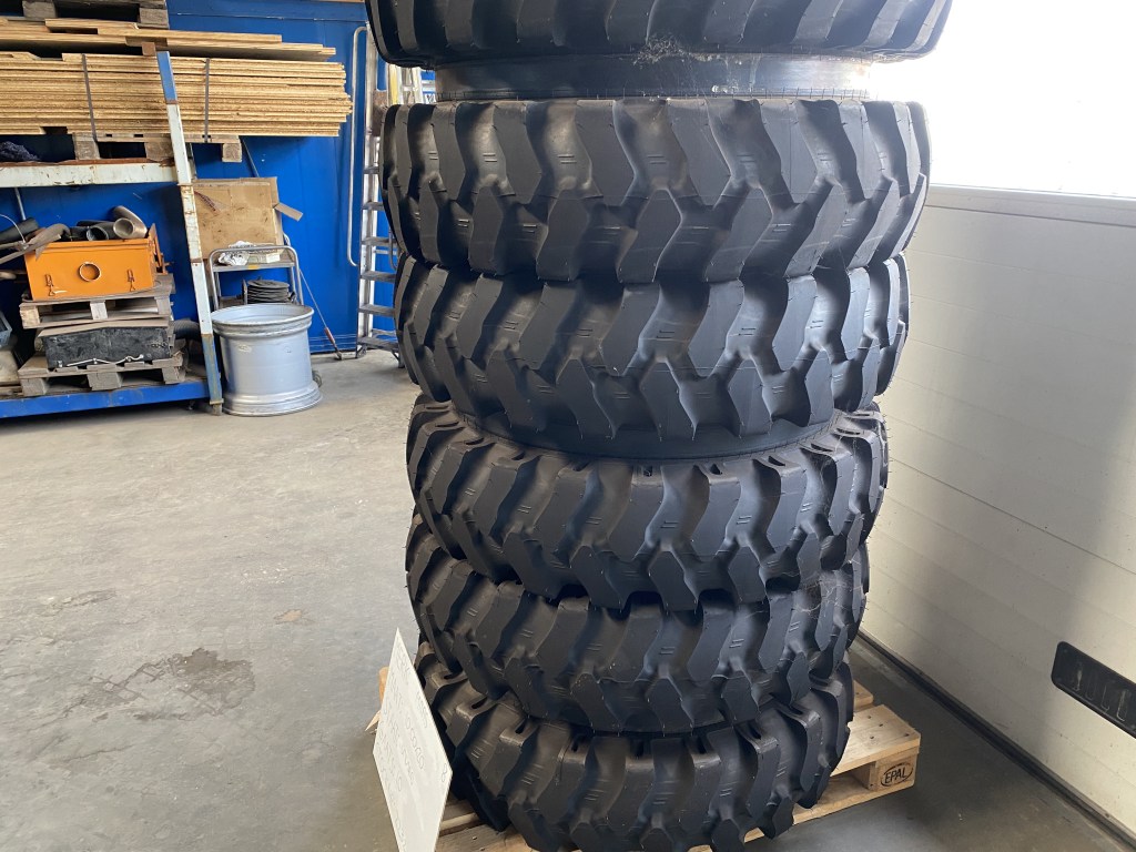 Mitas 10.00x20 te koop bij Jaap Verboon