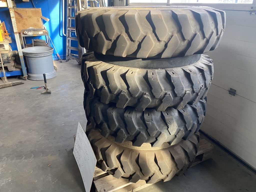 Mitas 10.00x20 te koop bij Jaap Verboon