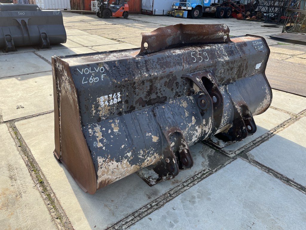 Volvo bucket L60 te koop bij Jaap Verboon