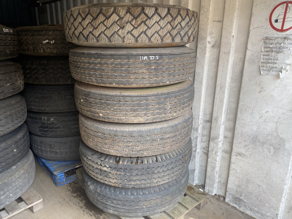 banden 11r22.5 te koop bij Jaap Verboon