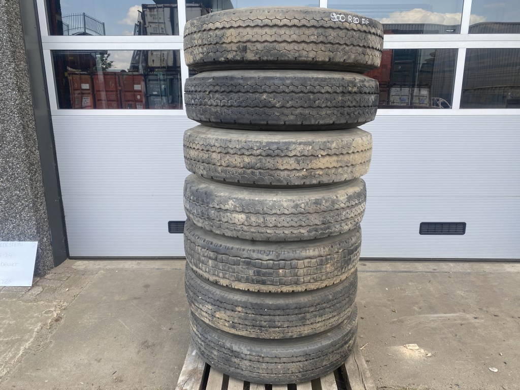 banden 900r20 te koop bij Jaap Verboon