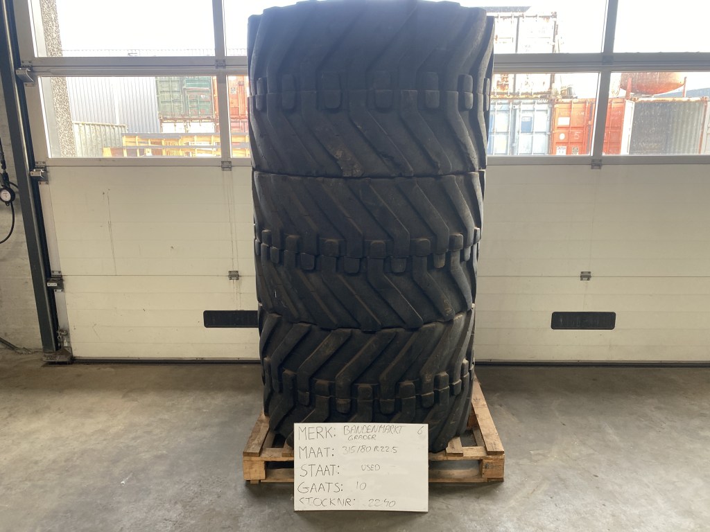 bandenmarkt Grader 315/80-22. te koop bij Jaap Verboon