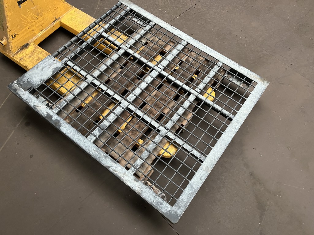 cabine bescherming HITACHI te koop bij Jaap Verboon