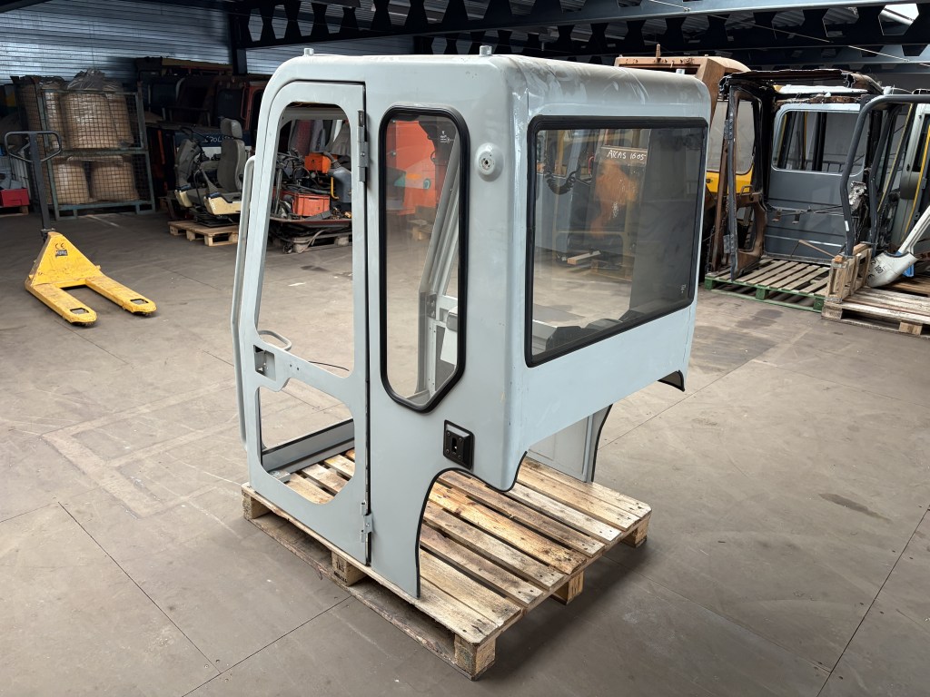 cabine ihi j serie te koop bij Jaap Verboon