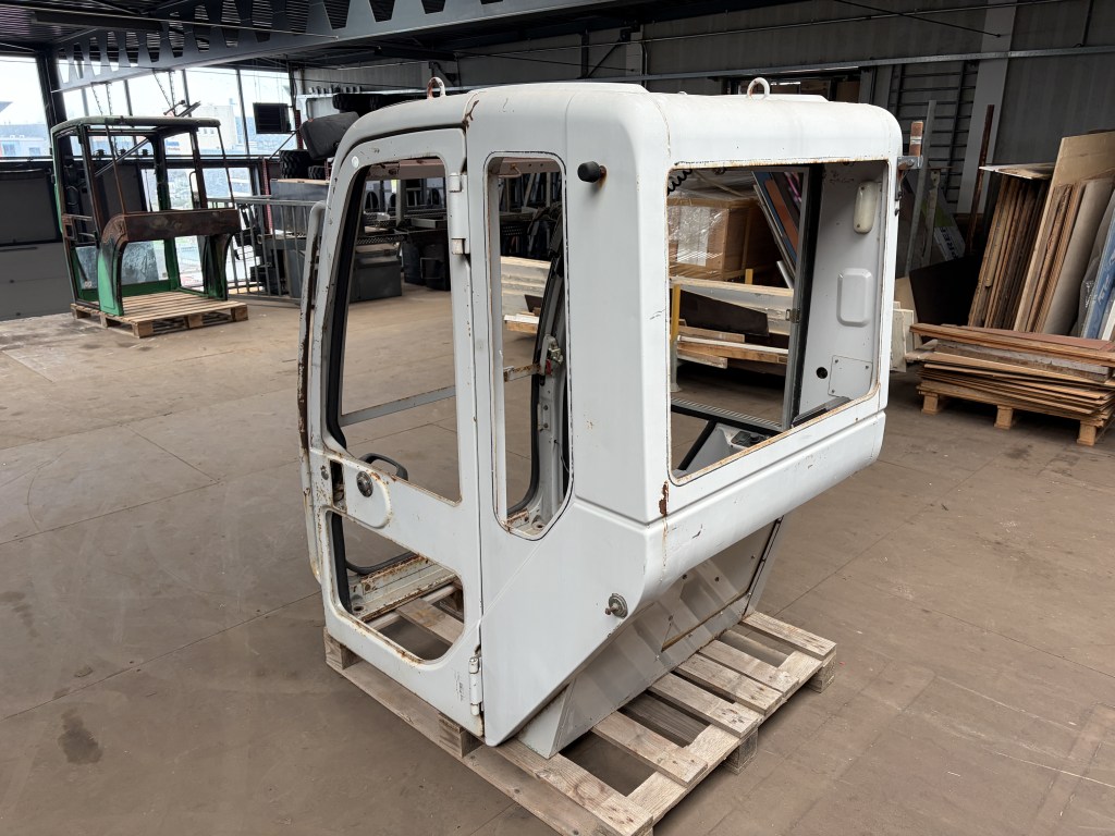 cabine ihi j serie te koop bij Jaap Verboon