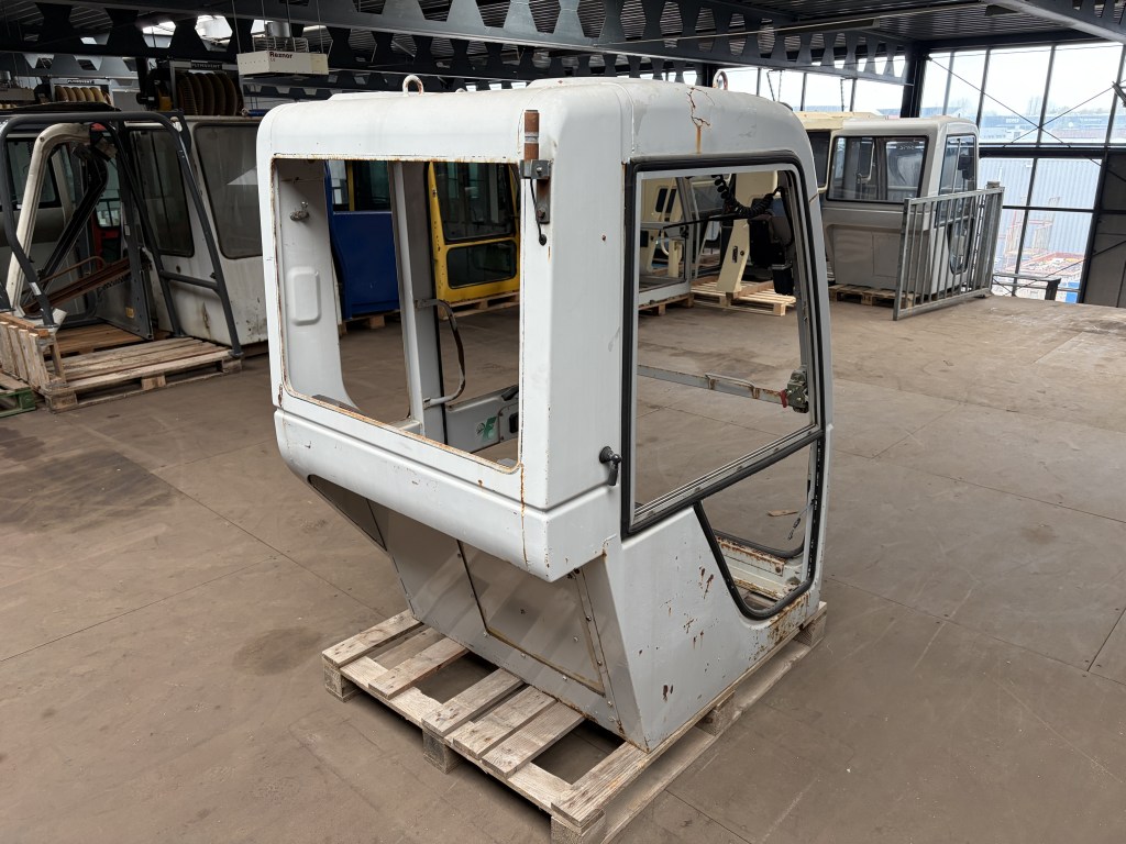 cabine ihi j serie te koop bij Jaap Verboon