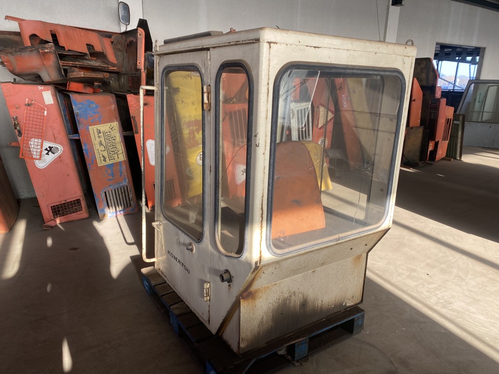 cabine komatsu minigraver te koop bij Jaap Verboon