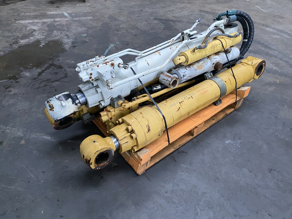 caterpillar cilinders te koop bij Jaap Verboon