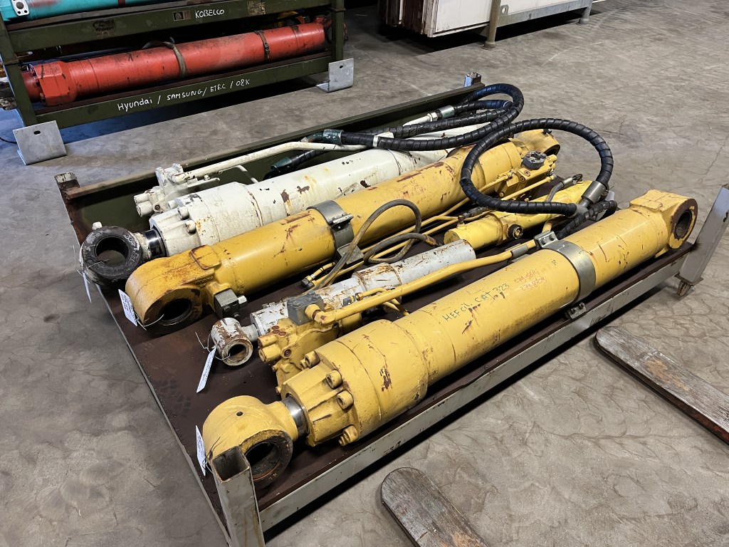 caterpillar cylinder te koop bij Jaap Verboon