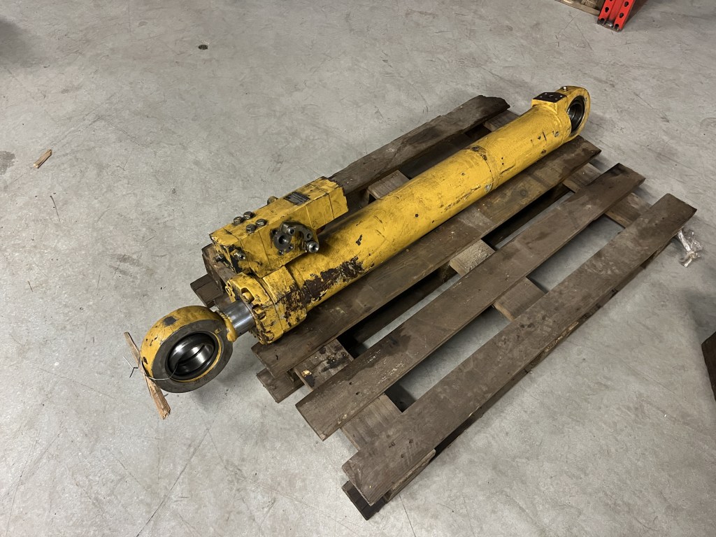 caterpillar cylinder te koop bij Jaap Verboon