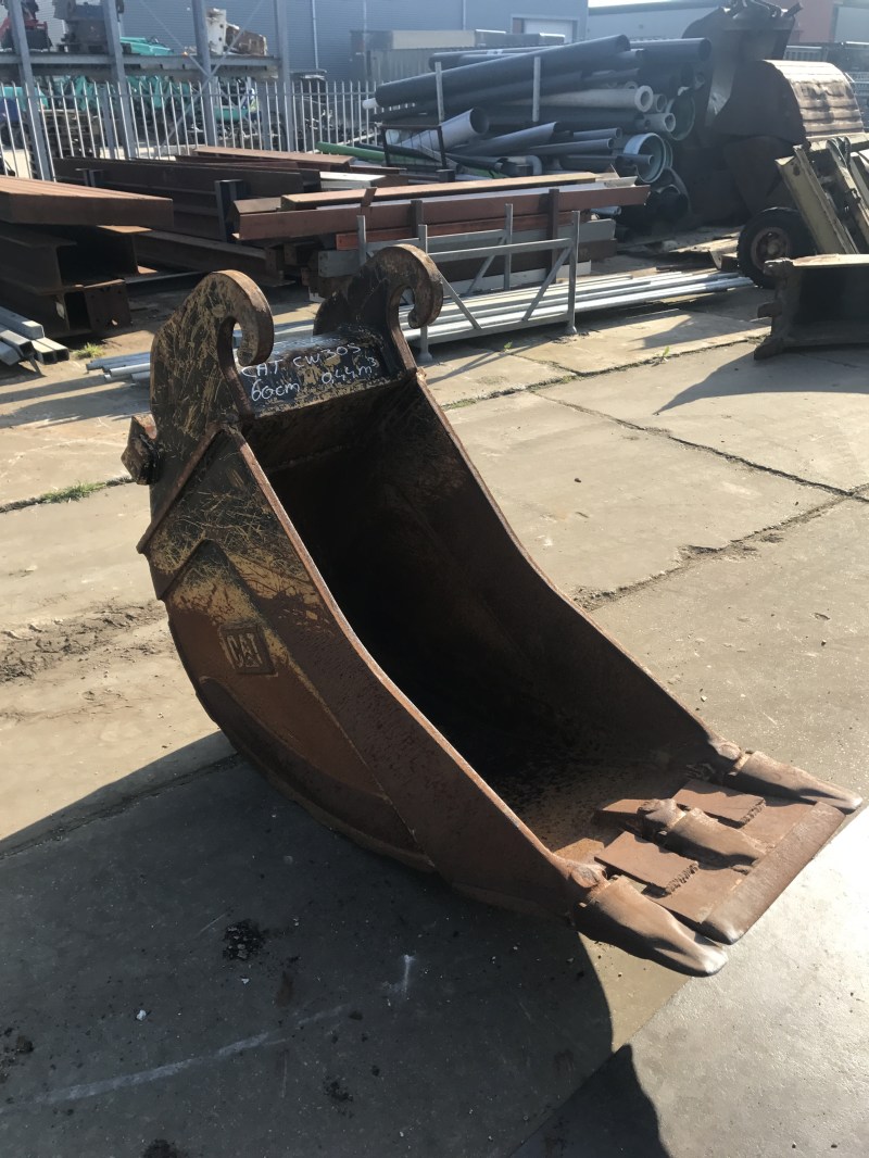 caterpillar smalle tandenbak34 te koop bij Jaap Verboon