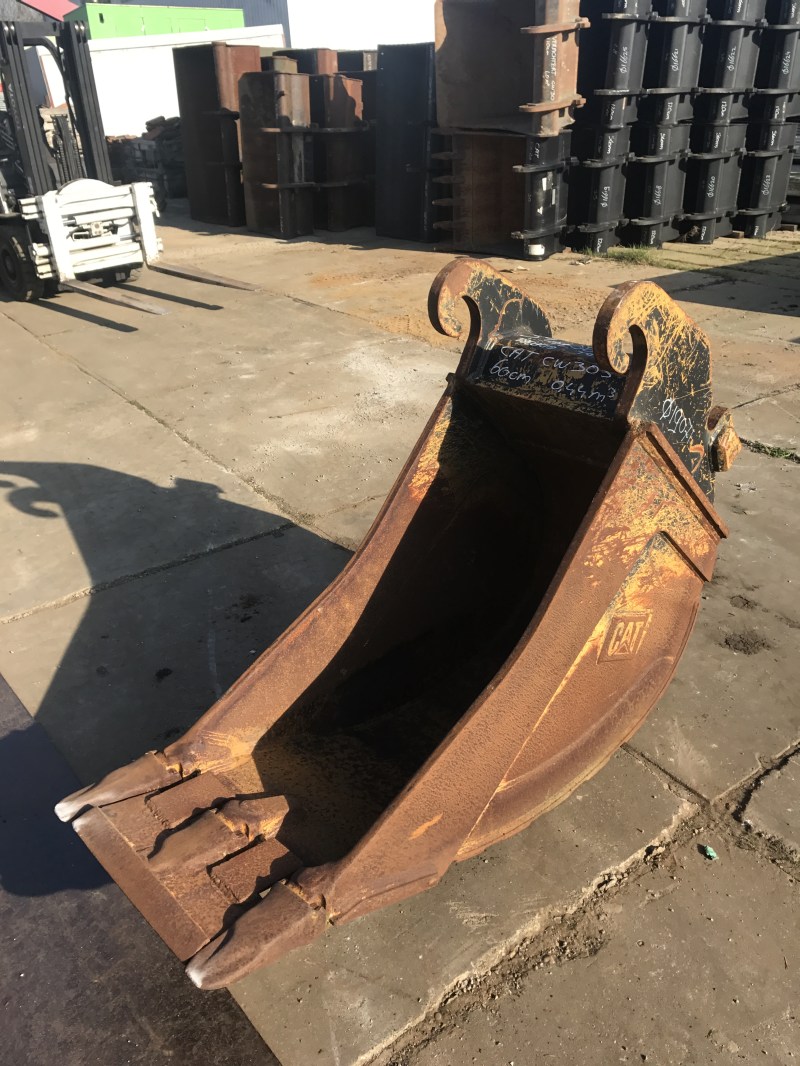 caterpillar smalle tandenbak34 te koop bij Jaap Verboon