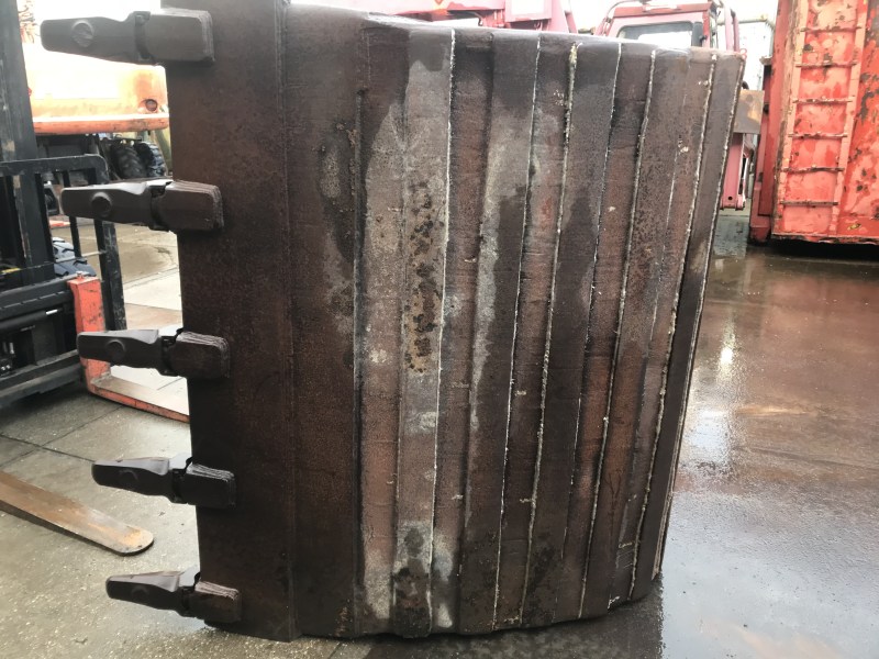 dieplepelbak 2000l te koop bij Jaap Verboon