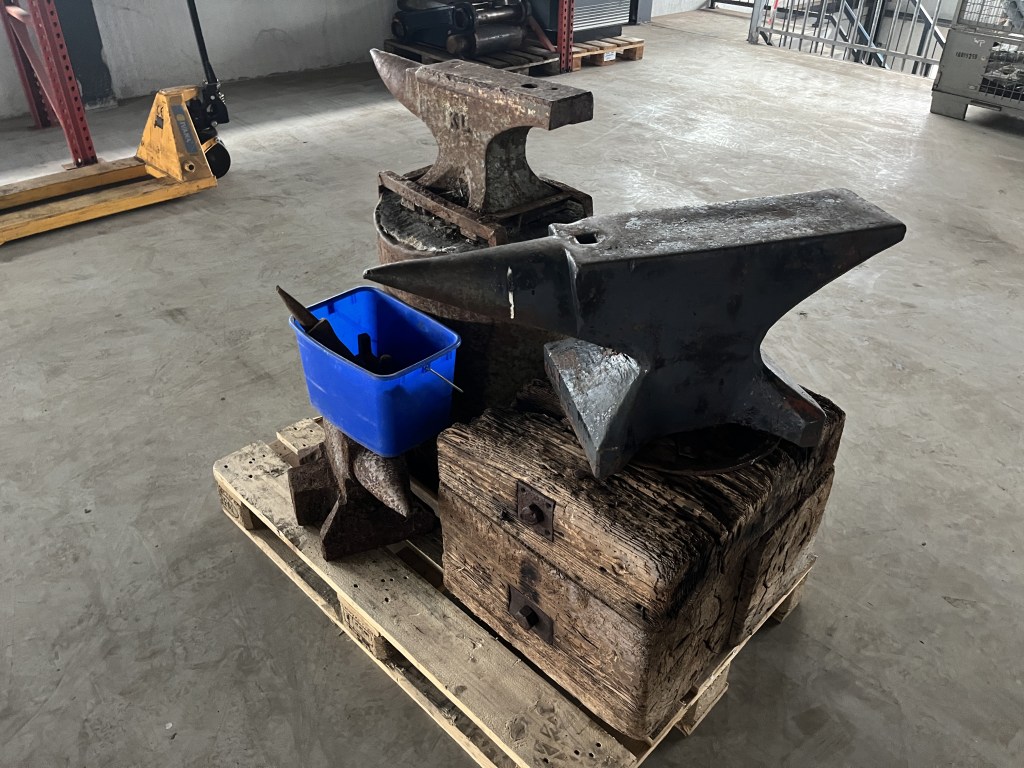 diverse aambeeld te koop bij Jaap Verboon