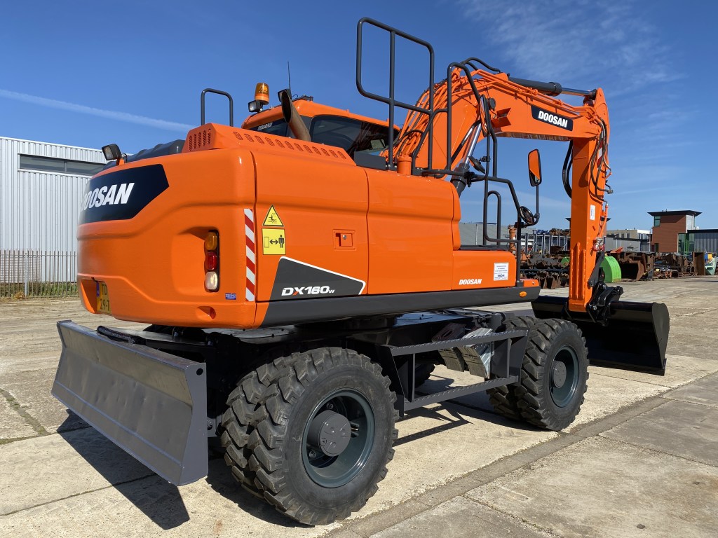 doosan dx160w-3 2015 te koop bij Jaap Verboon