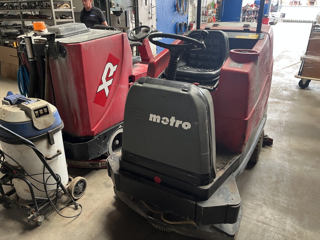 factory cat veeg scrob machine te koop bij Jaap Verboon