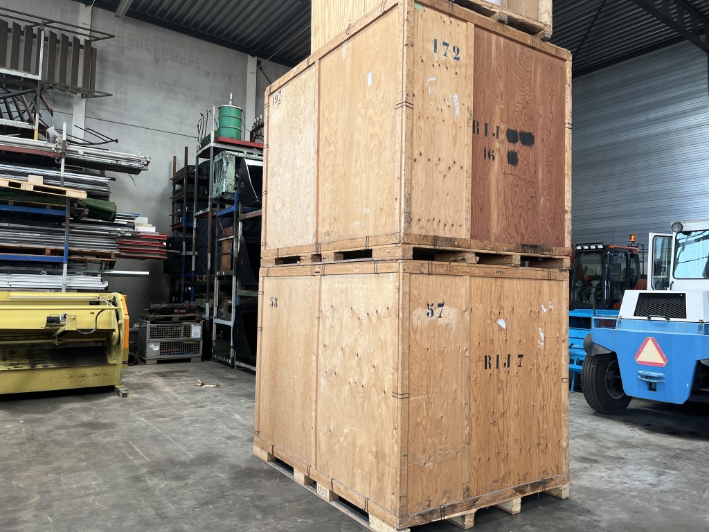 grote houten boxen te koop bij Jaap Verboon