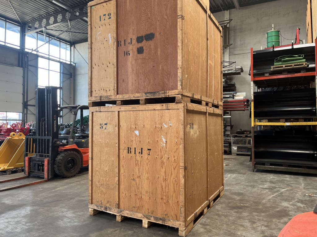 grote houten boxen te koop bij Jaap Verboon