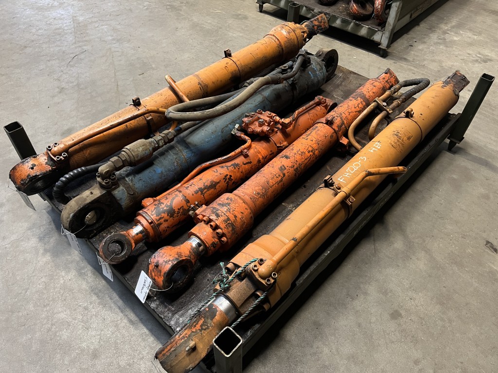 hitachi cylinder te koop bij Jaap Verboon