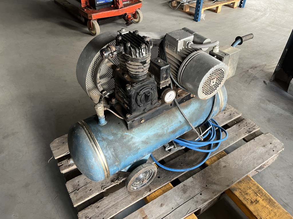 kleine compressor 220v te koop bij Jaap Verboon