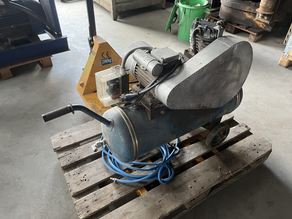 kleine compressor 220v te koop bij Jaap Verboon