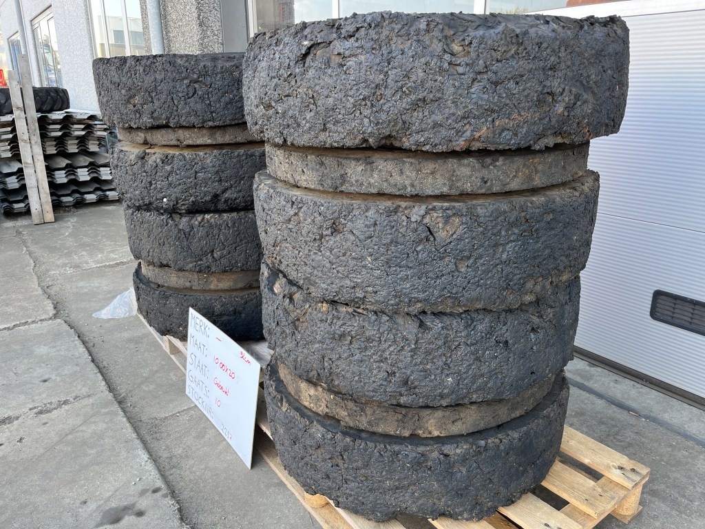 massieve banden 10.00x20 te koop bij Jaap Verboon