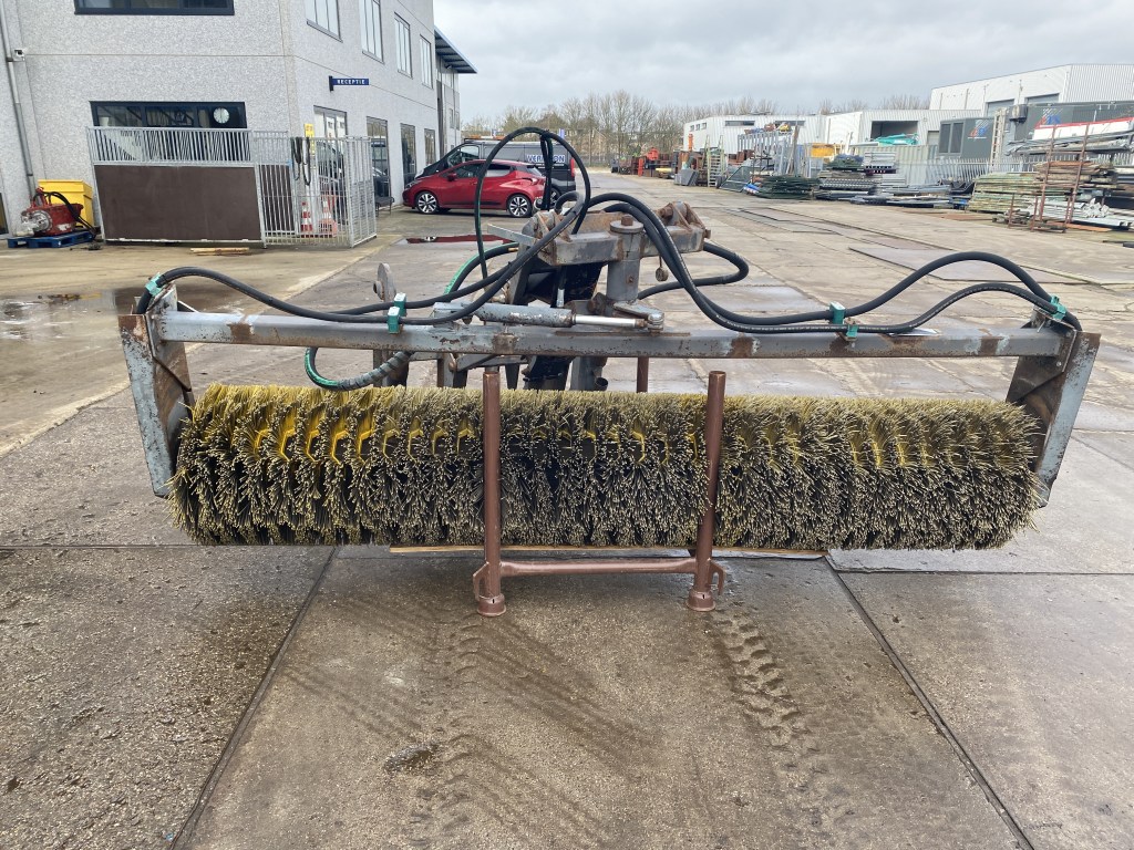 veegbezem volvo aansluiting te koop bij Jaap Verboon