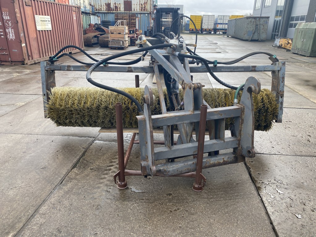 veegbezem volvo aansluiting te koop bij Jaap Verboon