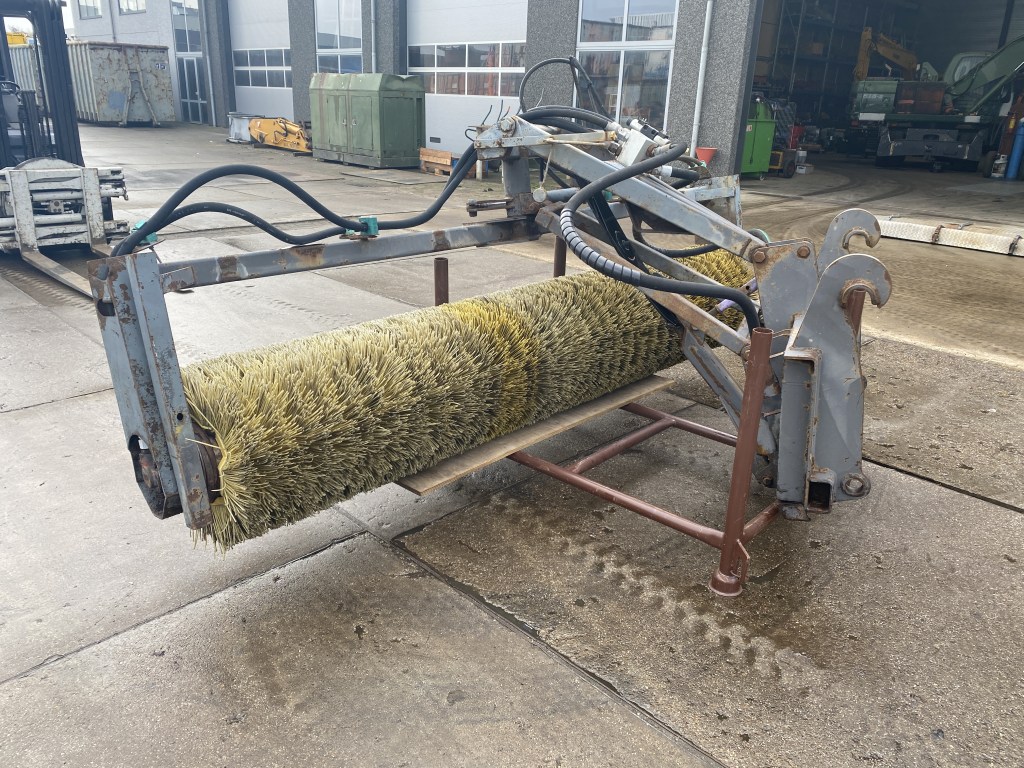 veegbezem volvo aansluiting te koop bij Jaap Verboon