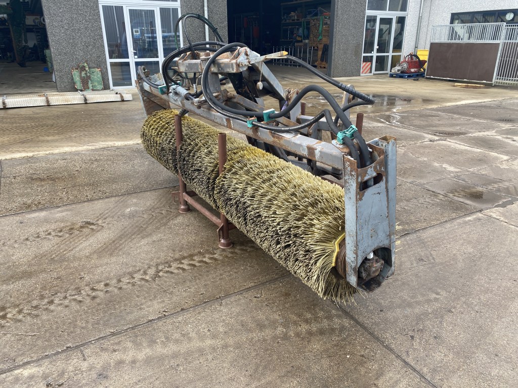 veegbezem volvo aansluiting te koop bij Jaap Verboon